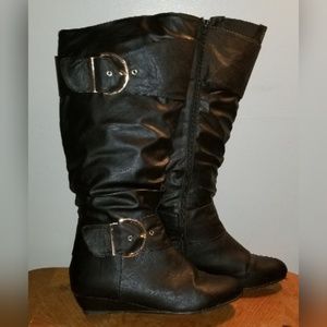 Size 12 W women's tall black boots